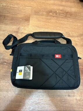 Case Logic DLC-115 15 Laptop Tablet Messenger Bag Black Red New w/ Tags